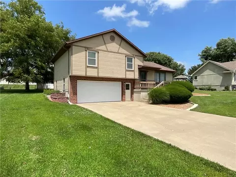 Exterior - 1103 E 2nd Ter, Cameron, MO 64429 photo 3 of 9