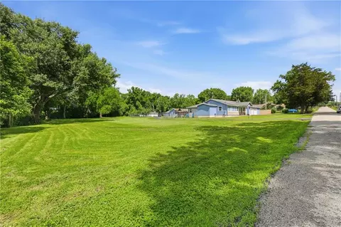 Exterior - 1712 S Hands St, Independence, MO 64055 photo 14 of 18