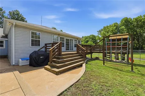 Exterior - 1712 S Hands St, Independence, MO 64055 photo 3 of 18