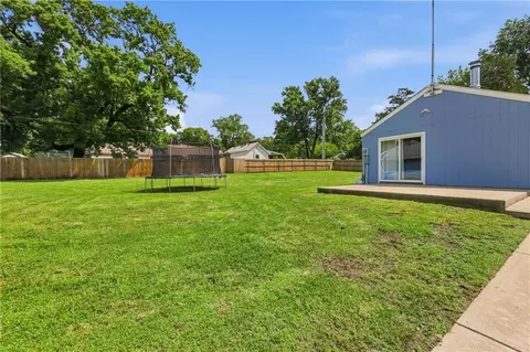 Exterior - 1712 S Hands St, Independence, MO 64055 photo 6 of 18