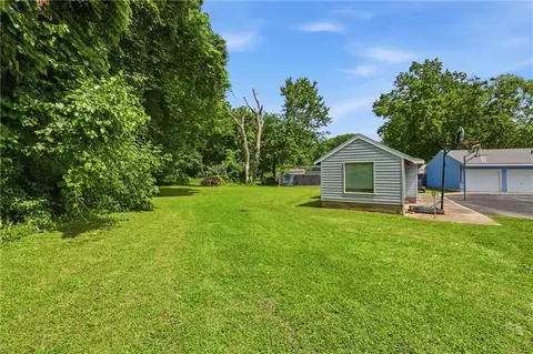 Exterior - 1712 S Hands St, Independence, MO 64055 photo 17 of 18