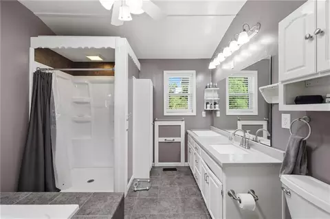 Bath - 1712 S Hands St, Independence, MO 64055 photo 2 of 6
