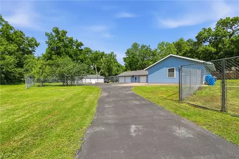 Exterior - 1712 S Hands St, Independence, MO 64055 photo 8 of 18