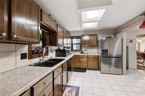 Kitchen - 1712 S Hands St, Independence, MO 64055 photo 2 of 3