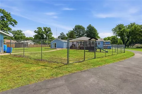 Exterior - 1712 S Hands St, Independence, MO 64055 photo 5 of 18