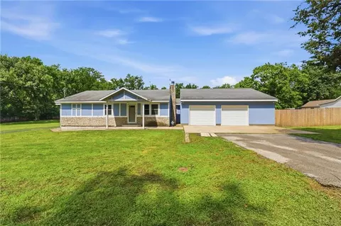 Exterior - 1712 S Hands St, Independence, MO 64055 photo 1 of 18