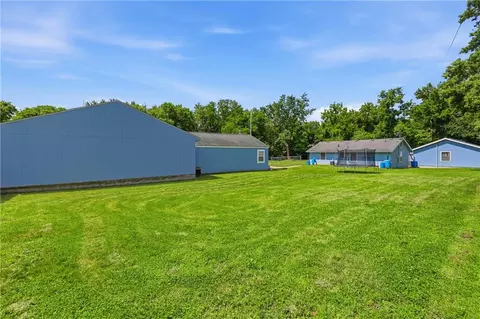 Exterior - 1712 S Hands St, Independence, MO 64055 photo 7 of 18