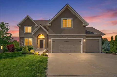 1518 Creekmoor Dr, Raymore, MO 64083