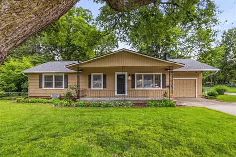 605 W Cedar St, Olathe, KS 66061