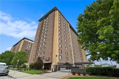 700 E 8th St #14 M, Kansas City, MO 64106