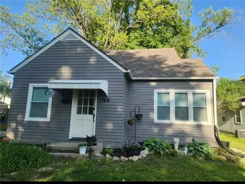 122 S Campbell St, Pleasant Hill, MO 64080