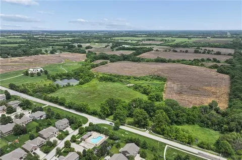 19411 S Ridgeview Rd, Spring Hill, KS 66083