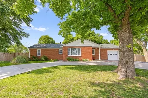 900 Thornton St, Leavenworth, KS 66048