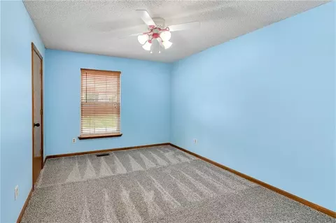 Bedroom - 644 SE Jonathon Ave, Lees Summit, MO 64063 photo 6 of 9