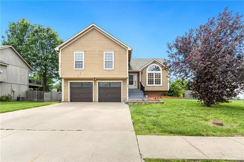 644 SE Jonathon Ave, Lees Summit, MO 64063