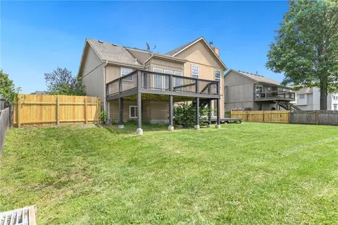 Exterior - 644 SE Jonathon Ave, Lees Summit, MO 64063 photo 9 of 9