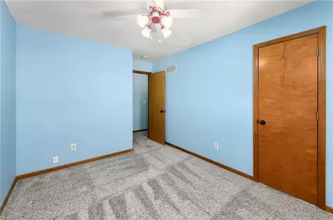 Bedroom - 644 SE Jonathon Ave, Lees Summit, MO 64063 photo 5 of 9