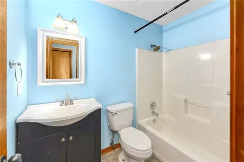 Bath - 644 SE Jonathon Ave, Lees Summit, MO 64063 photo 4 of 4
