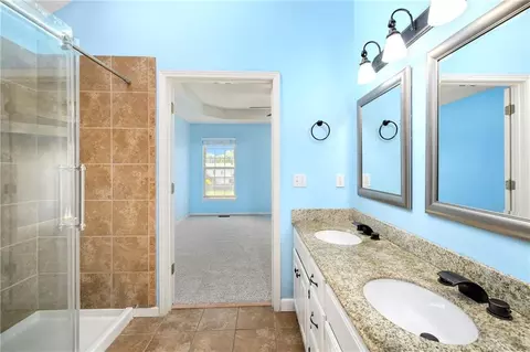 Bath - 644 SE Jonathon Ave, Lees Summit, MO 64063 photo 3 of 4