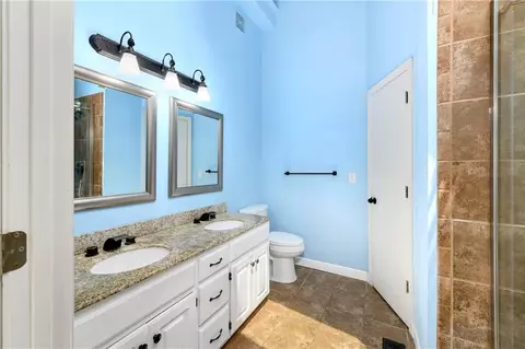 Bath - 644 SE Jonathon Ave, Lees Summit, MO 64063 photo 1 of 4
