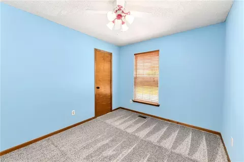 Bedroom - 644 SE Jonathon Ave, Lees Summit, MO 64063 photo 4 of 9