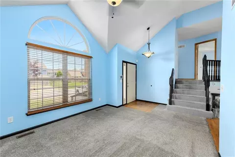 Living - 644 SE Jonathon Ave, Lees Summit, MO 64063 photo 3 of 10