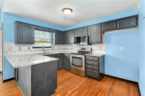 Kitchen - 644 SE Jonathon Ave, Lees Summit, MO 64063 photo 1 of 5