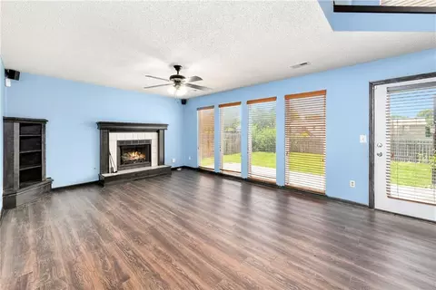Living - 644 SE Jonathon Ave, Lees Summit, MO 64063 photo 7 of 10