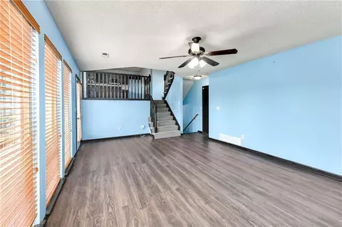 Living - 644 SE Jonathon Ave, Lees Summit, MO 64063 photo 9 of 10