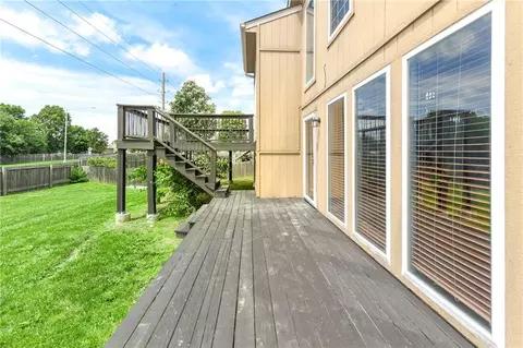 Exterior - 644 SE Jonathon Ave, Lees Summit, MO 64063 photo 6 of 9
