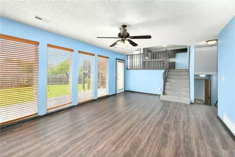 Living - 644 SE Jonathon Ave, Lees Summit, MO 64063 photo 10 of 10