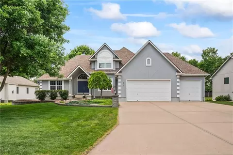 4212 NE Suwannee Dr, Lees Summit, MO 64064