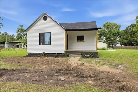 525 W Walnut St, Columbus, KS 66725
