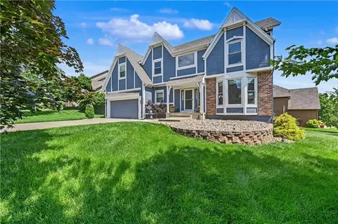 8900 W 148th Ter, Overland Park, KS 66221