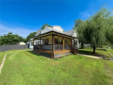 Exterior - 526 S West St, Nevada, MO 64772 photo 3 of 9