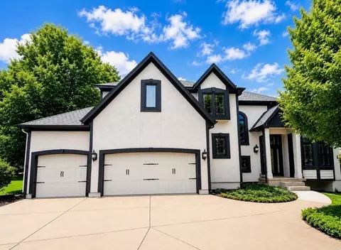 10820 S Cedar Niles Blvd, Olathe, KS 66061