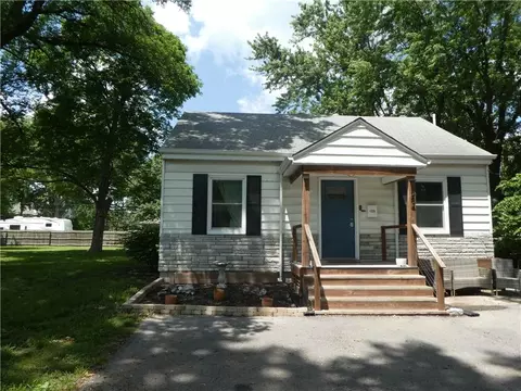 584 W Loula St, Olathe, KS 66061