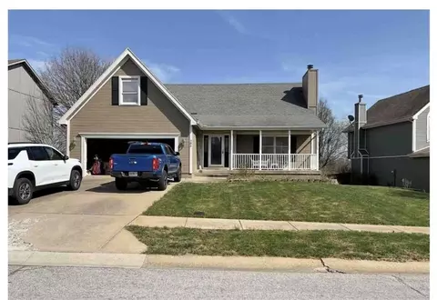 205 N Highland Dr, Raymore, MO 64083