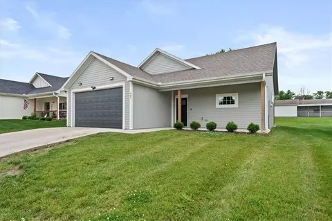 407 NE Sycamore Ct, Oak Grove, MO 64075