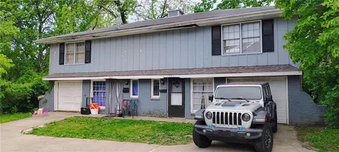 7315 Cleveland Ave, Kansas City, MO 64132