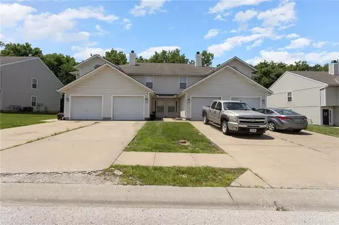 104 NE Dogwood St, Oak Grove, MO 64075