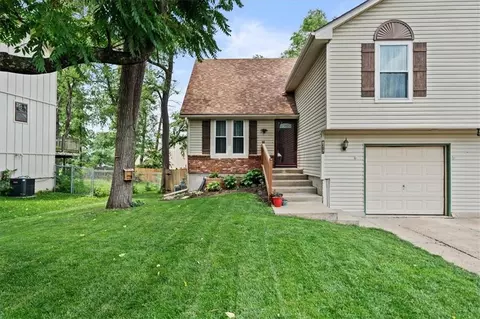 8217 Switzer St, Overland Park, KS 66204