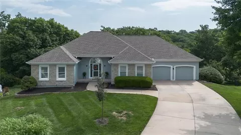 6001 Hallet St, Shawnee, KS 66216