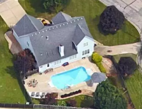 1124 NE Waterfield Village Dr, Blue Springs, MO 64014