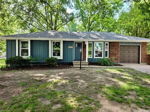 302 Corder St, Lees Summit, MO 64063