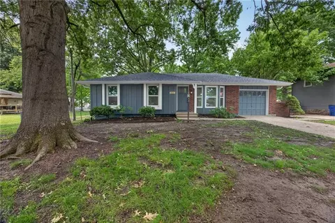 302 Corder St, Lees Summit, MO 64063