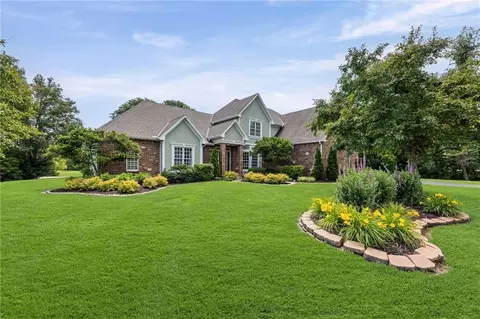 Exterior - 7447 Mize Rd, Shawnee, KS 66227 photo 3 of 13