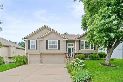 958 NW Maplewood Ct, Grain Valley, MO 64029