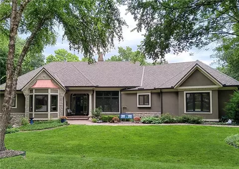 180 E Loch Lloyd Pkwy, Loch Lloyd, MO 64012