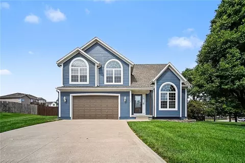 712 Madison Creek Ct, Raymore, MO 64083